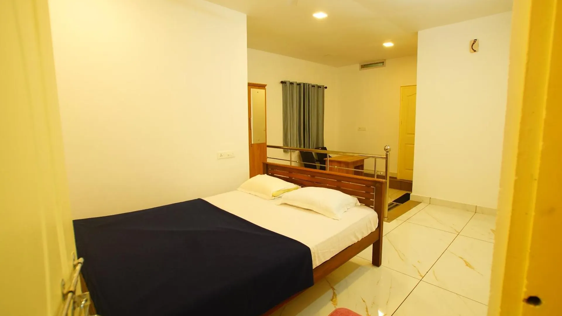 Hill Breeze Homestay Anaviratty
