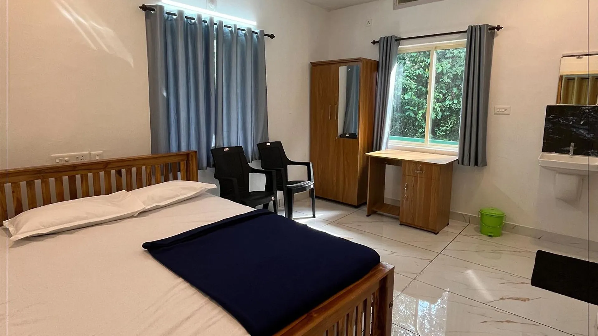 Hill Breeze Homestay Anaviratty 0*,