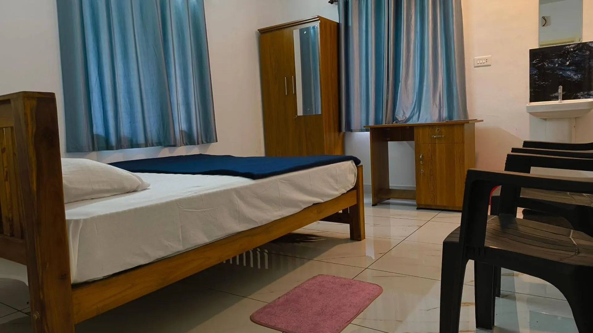 Hill Breeze Homestay Anaviratty India
