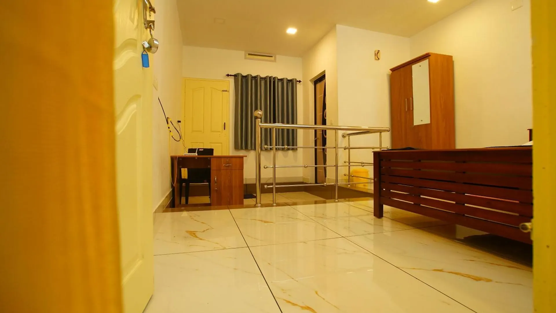 Hill Breeze Homestay Anaviratty